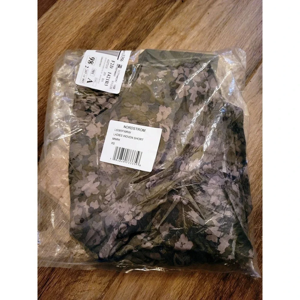 Wit & Wisdom Floral Camo High Rise Shorts Extra Small - Picture 8 of 8